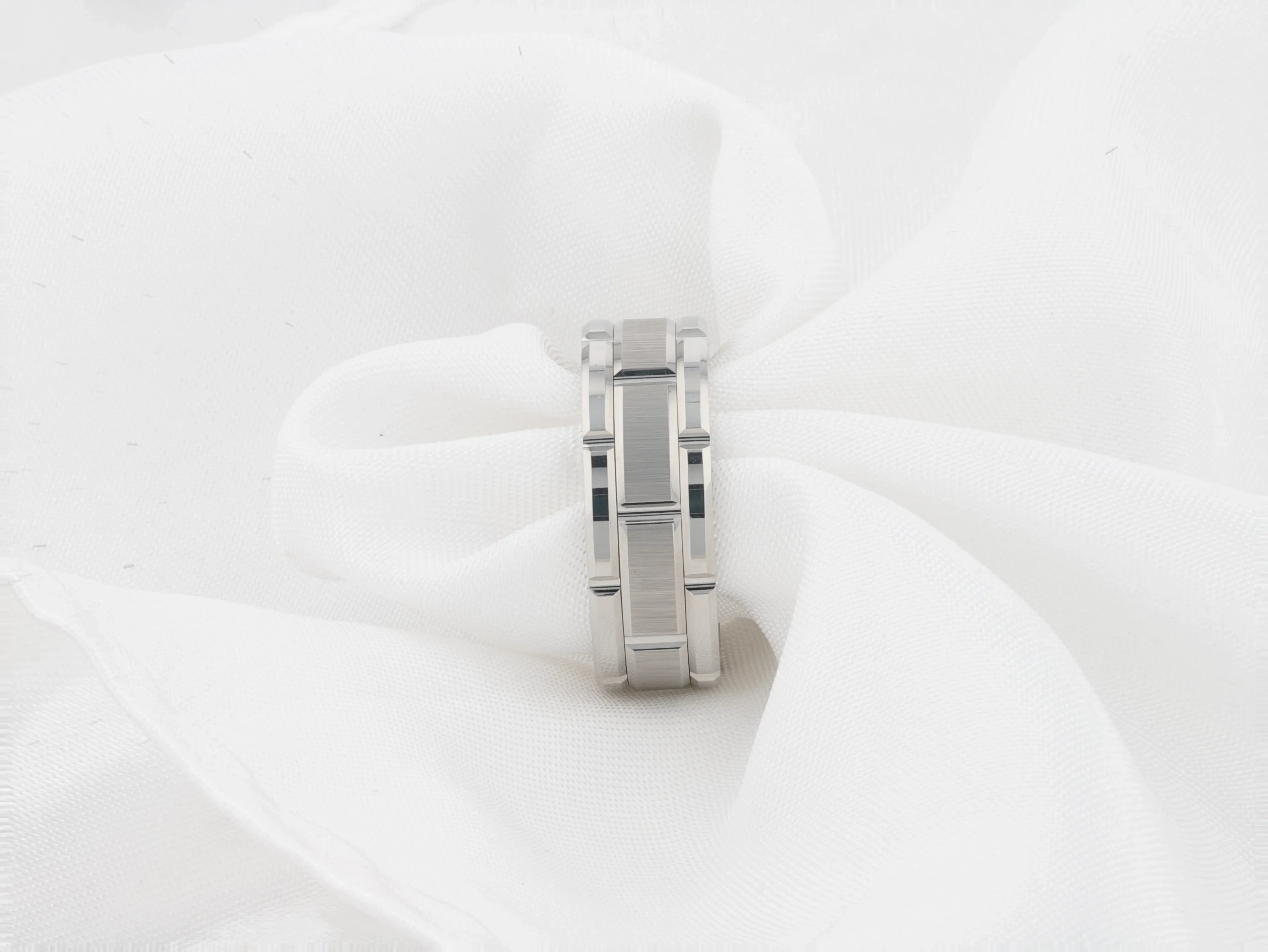 WARWICK Beveled Tungsten Carbide Wedding Band with Brush Finished Center and Alternating Grooves - 8mm - Image 5